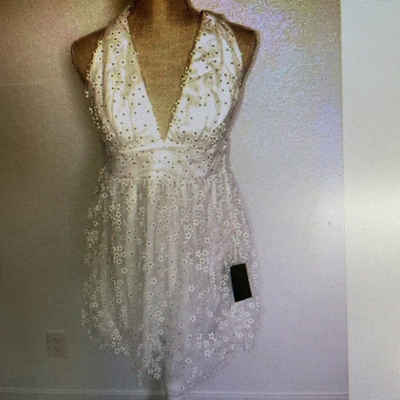 LULU'S Mini Dress, White,  delicate Tulle Daisy overlay, twist back, Size Medium - Picture 1 of 16